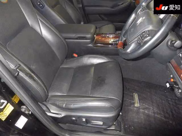 TOYOTA CROWN MAJESTA