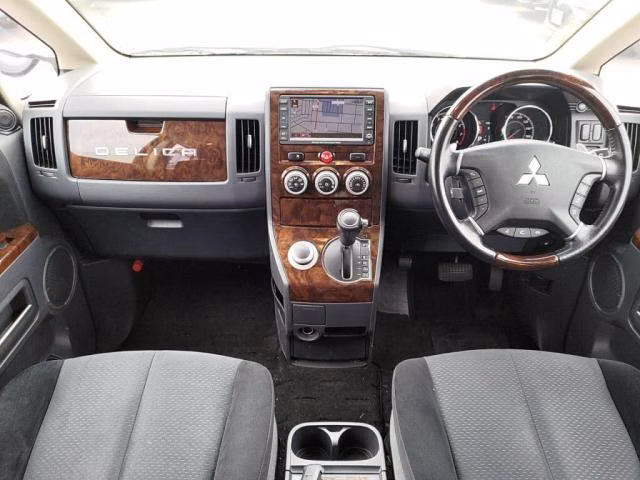 MITSUBISHI DELICA D:5
