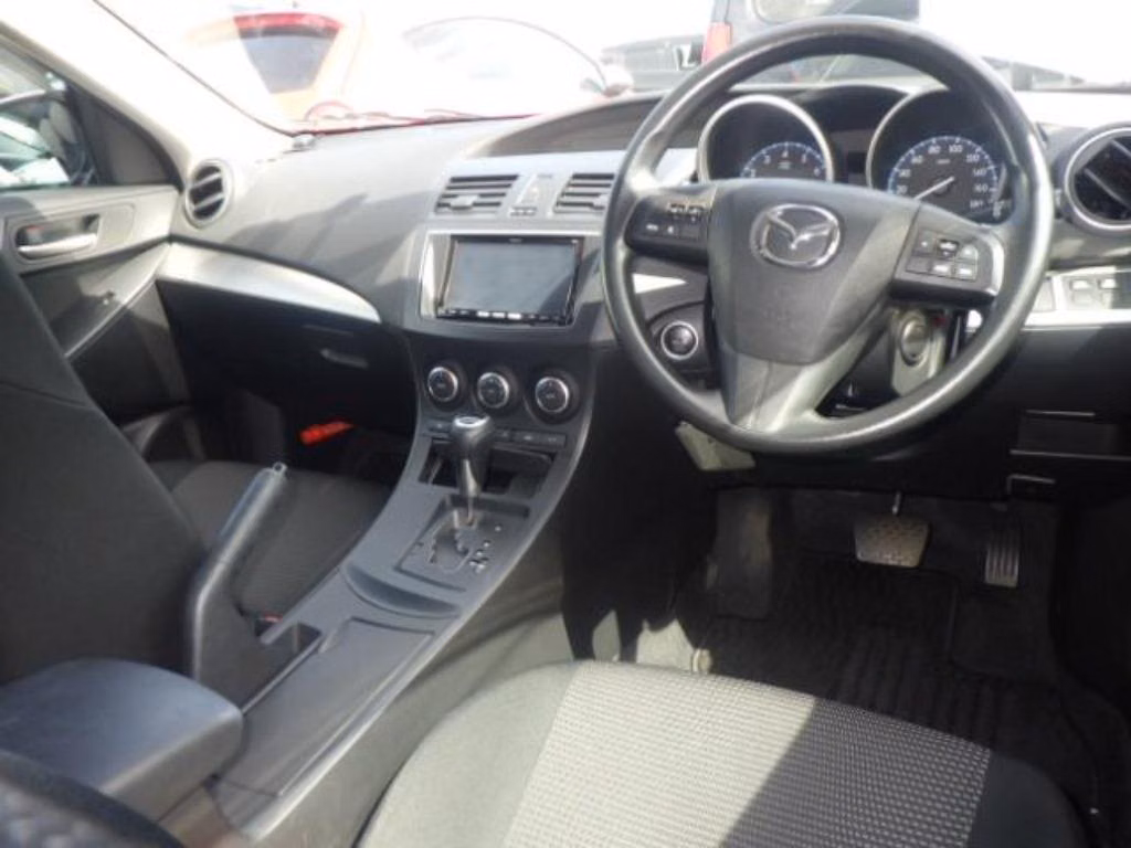 MAZDA AXELA