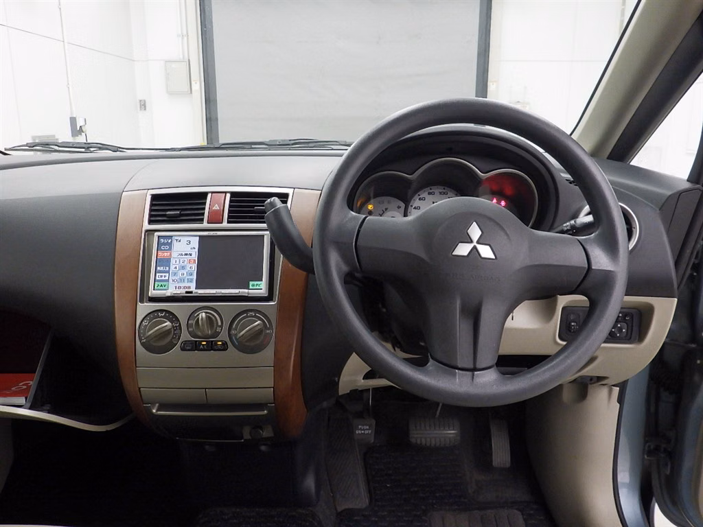 MITSUBISHI COLT