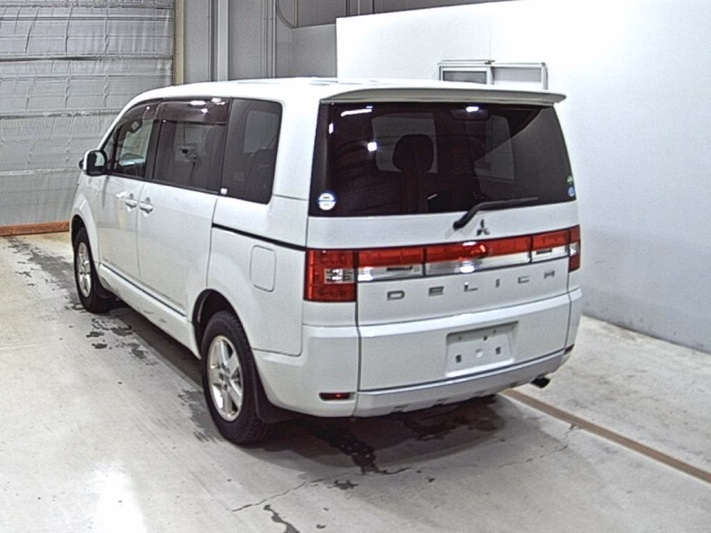 MITSUBISHI DELICA D:5