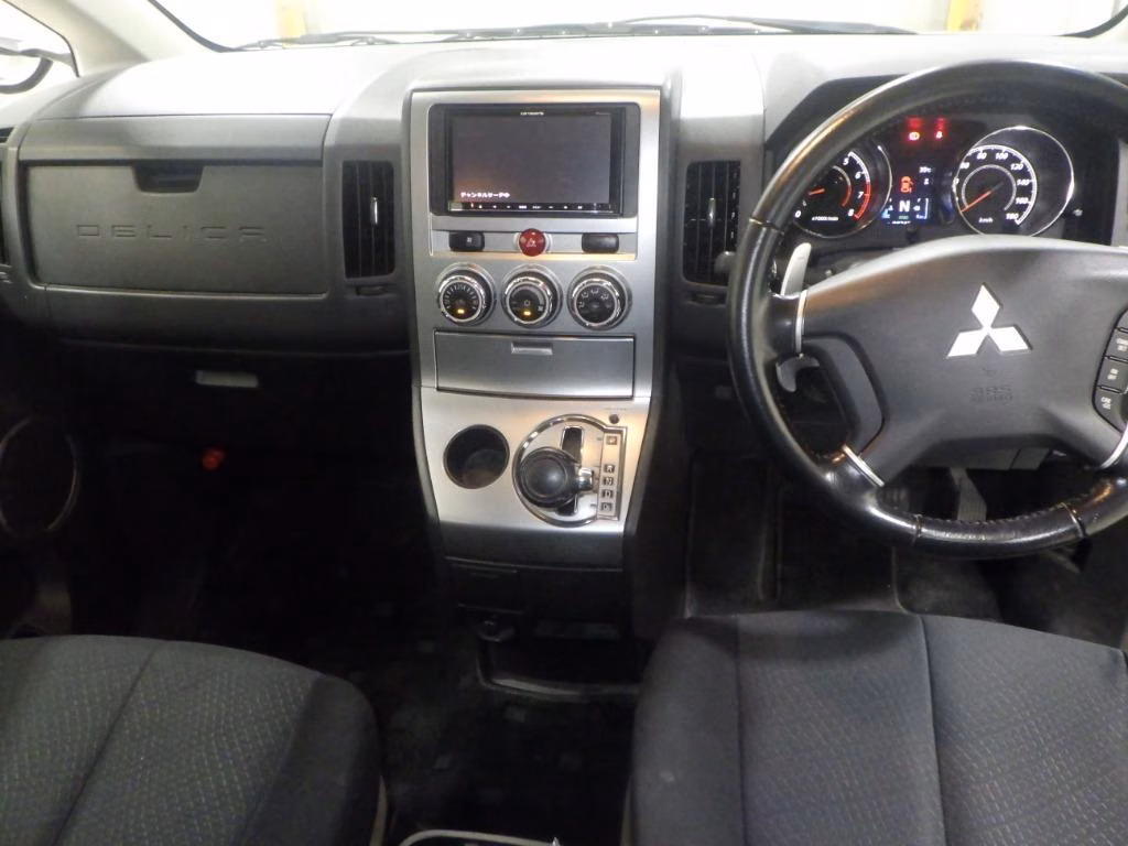 MITSUBISHI DELICA D:5