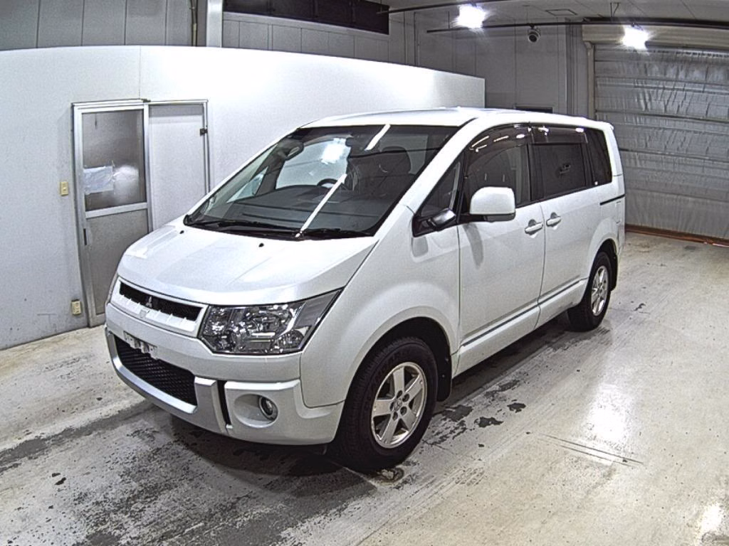 MITSUBISHI DELICA D:5
