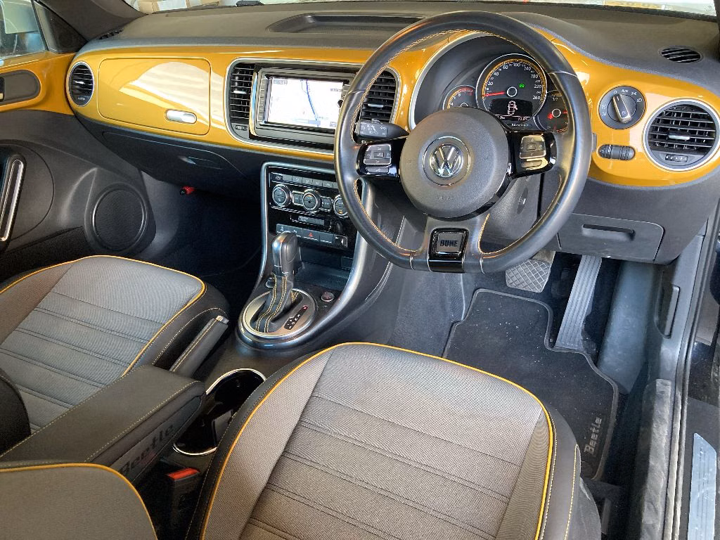 VOLKSWAGEN BEETLE