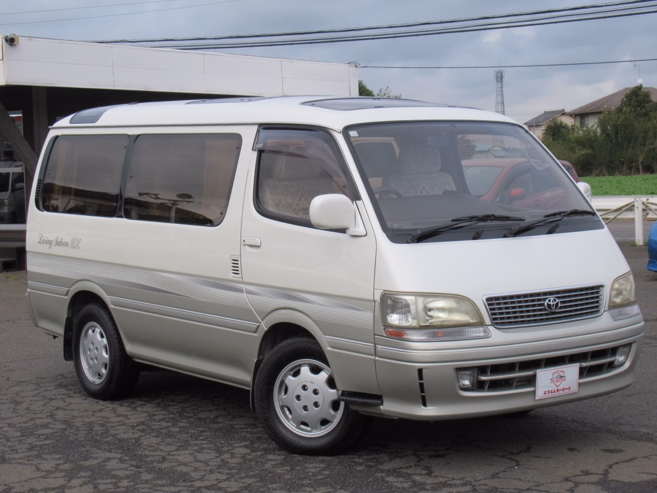 TOYOTA HIACE