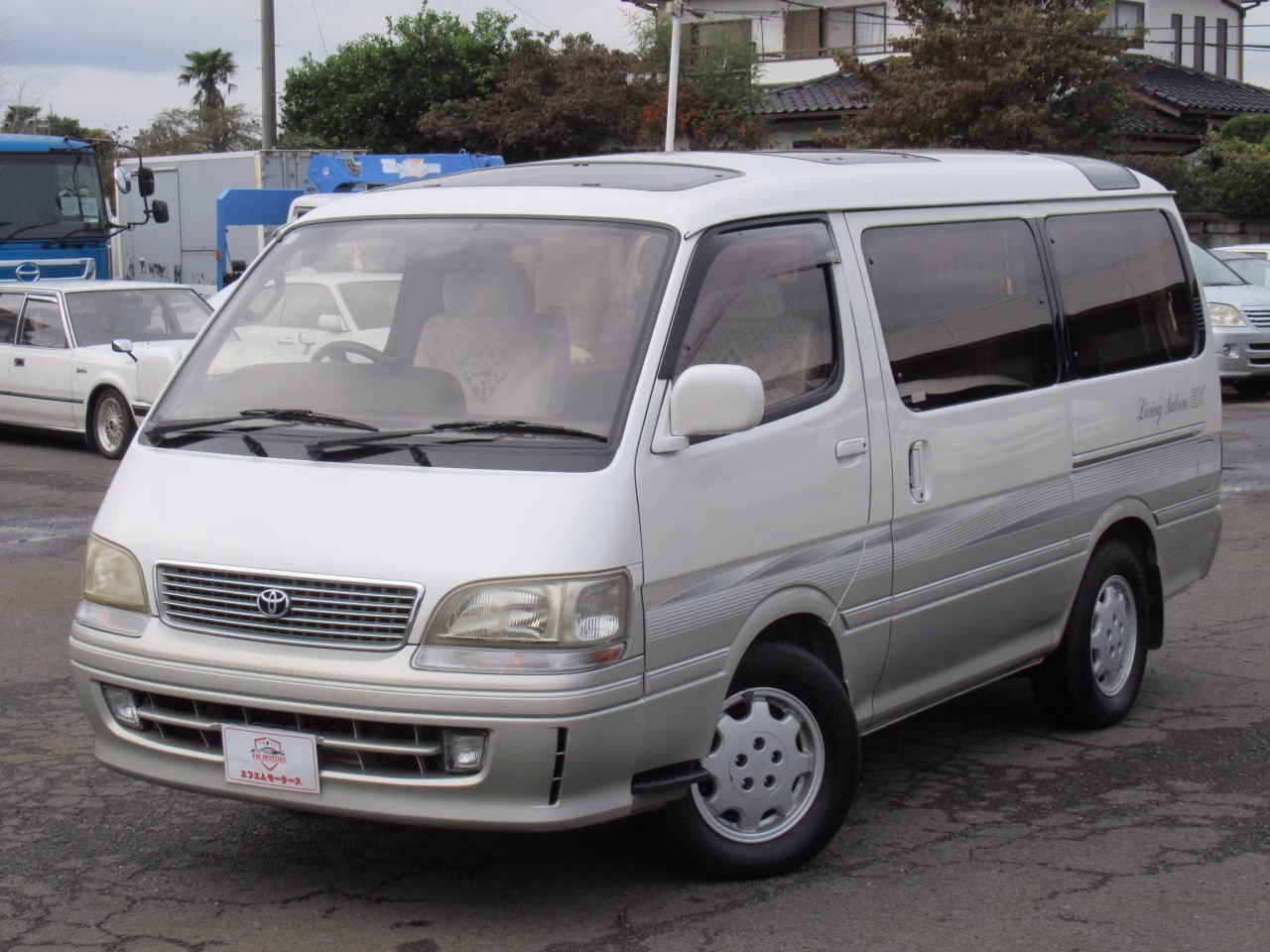TOYOTA HIACE