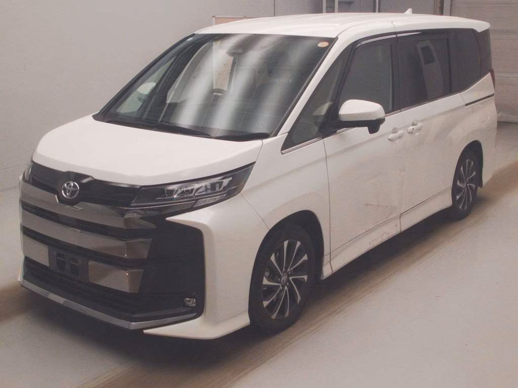 TOYOTA NOAH