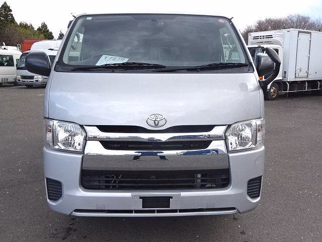 TOYOTA REGIUS ACE