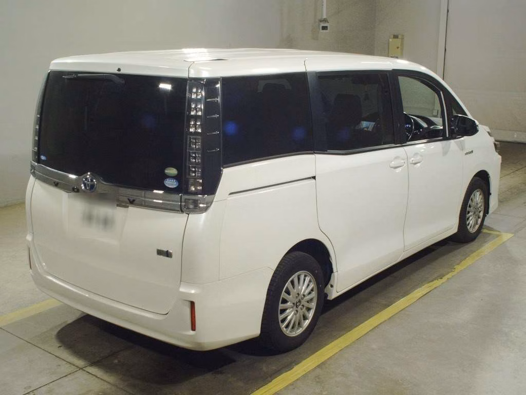 TOYOTA VOXY