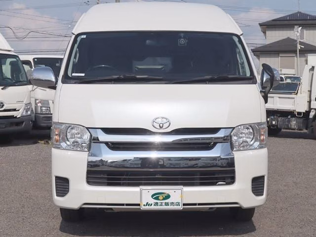 TOYOTA HIACE