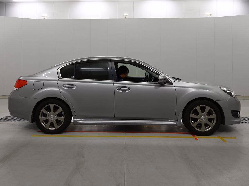 SUBARU LEGACY B4