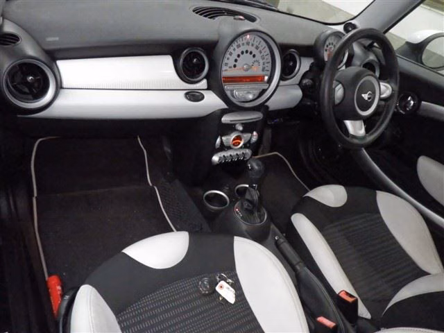 MINI HATCH