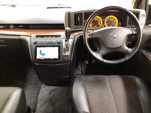NISSAN ELGRAND