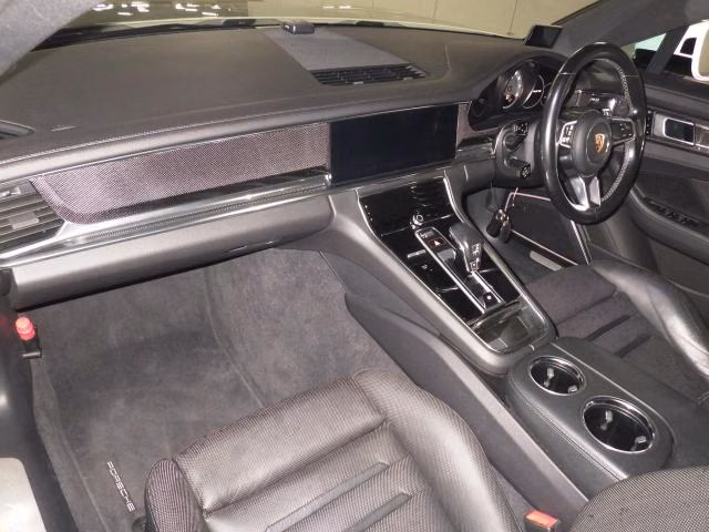 PORSCHE PANAMERA
