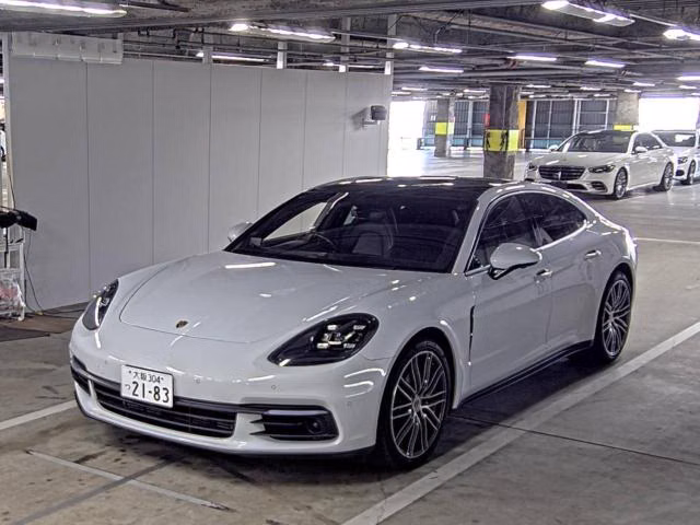 PORSCHE PANAMERA