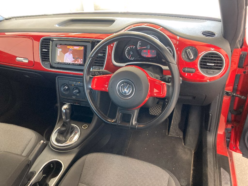 VOLKSWAGEN BEETLE