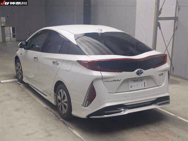 TOYOTA PRIUS PHV