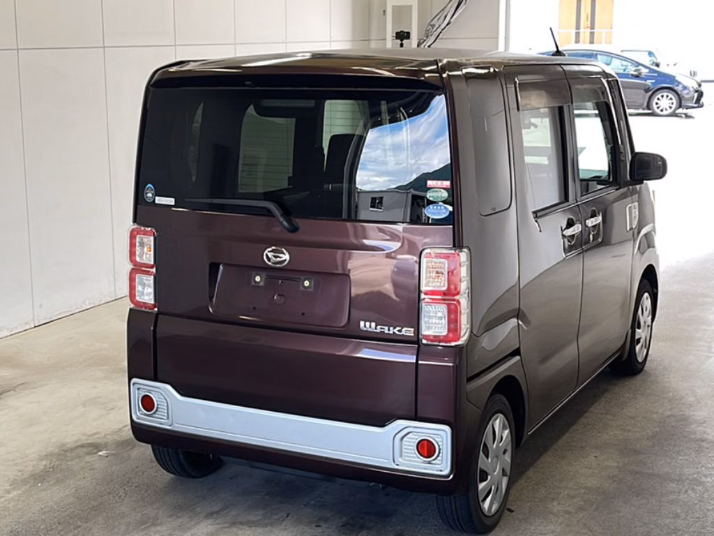 DAIHATSU WAKE