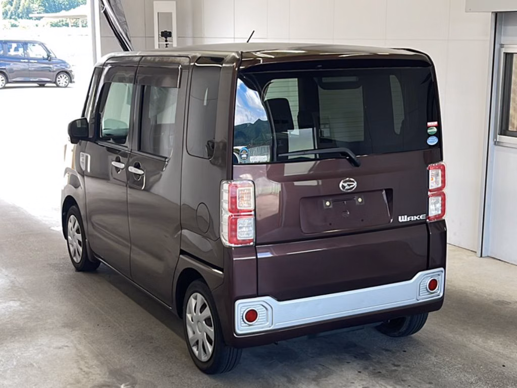 DAIHATSU WAKE