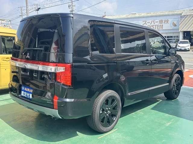 MITSUBISHI DELICA D:5