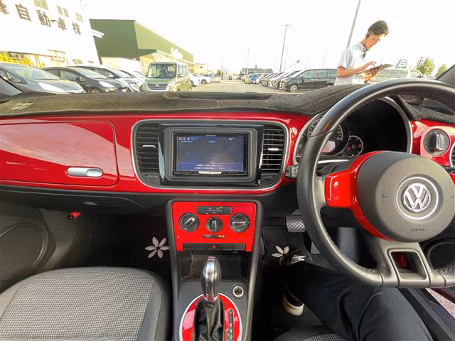 VOLKSWAGEN BEETLE