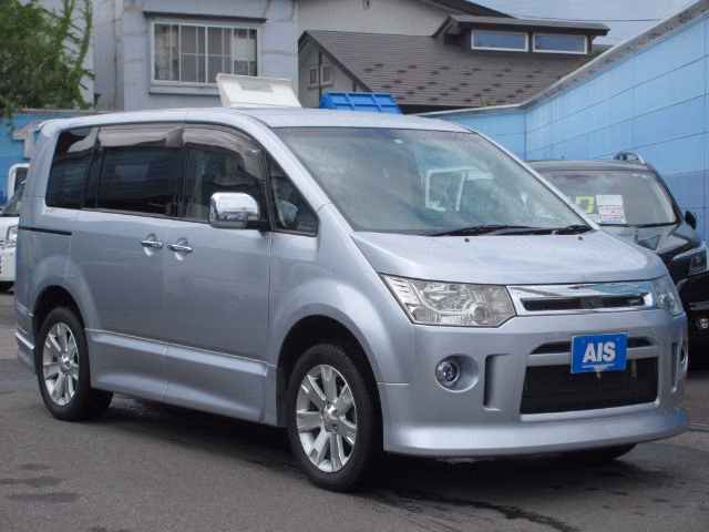 MITSUBISHI DELICA D:5