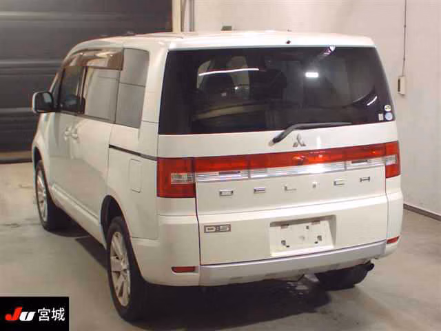 MITSUBISHI DELICA D:5