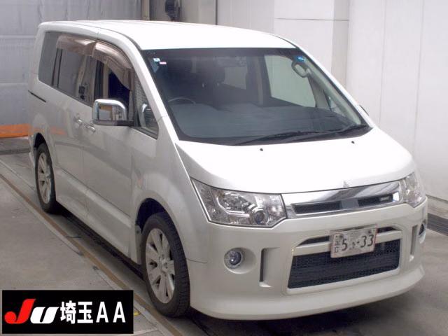 MITSUBISHI DELICA D:5