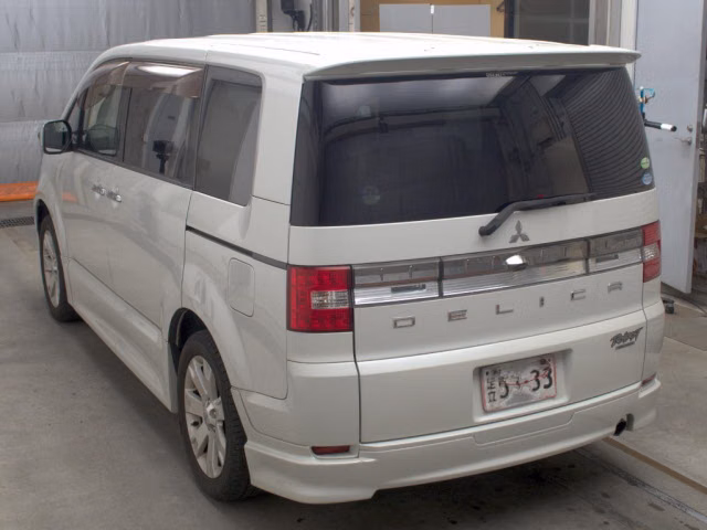 MITSUBISHI DELICA D:5
