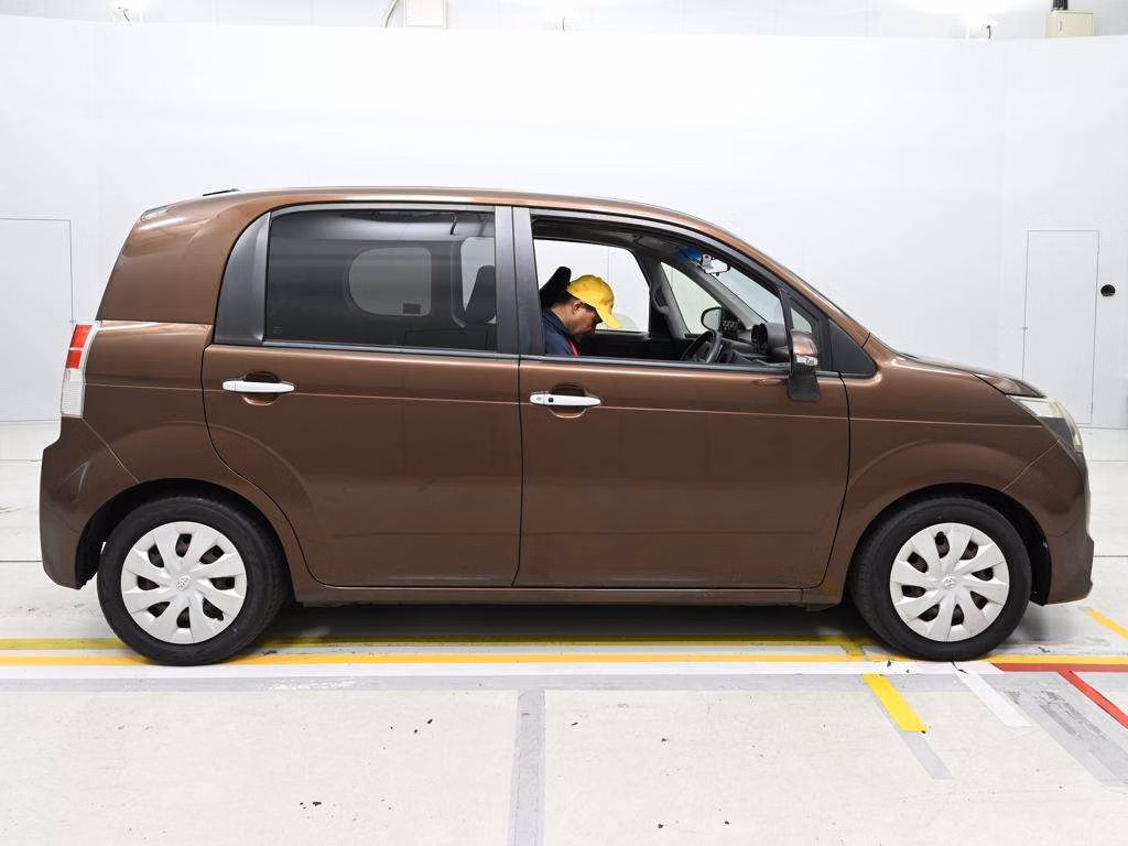 TOYOTA SPADE