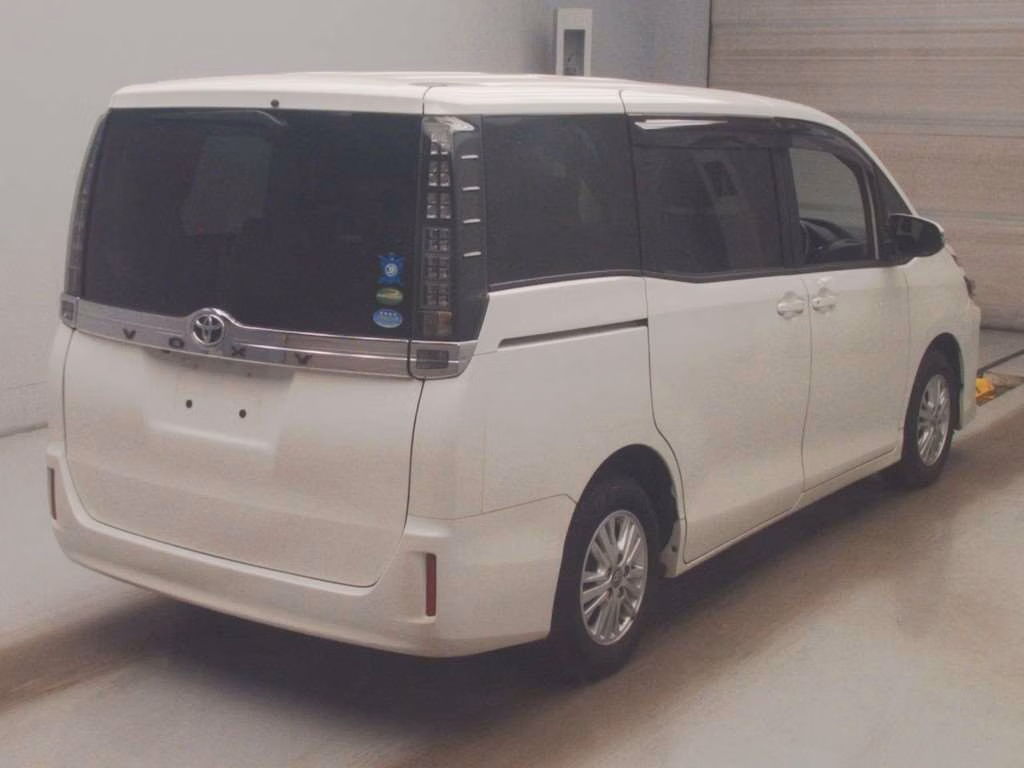 TOYOTA VOXY