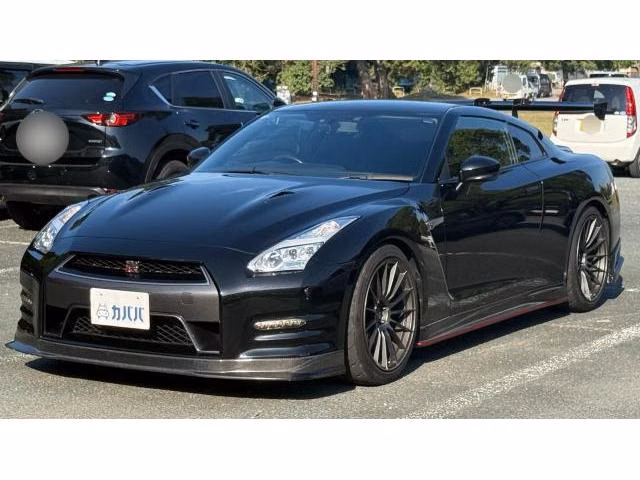 NISSAN GT-R