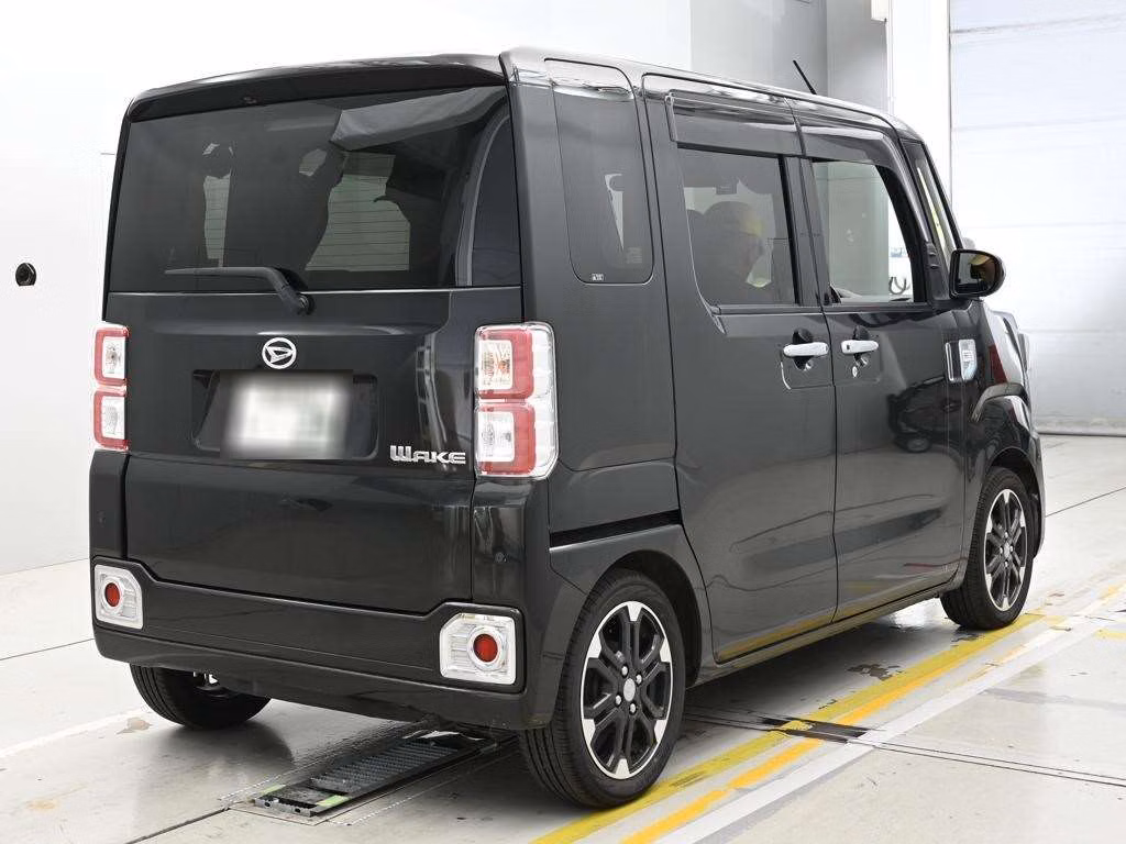 DAIHATSU WAKE