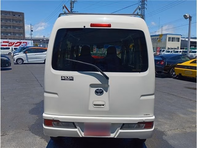 TOYOTA PIXIS VAN