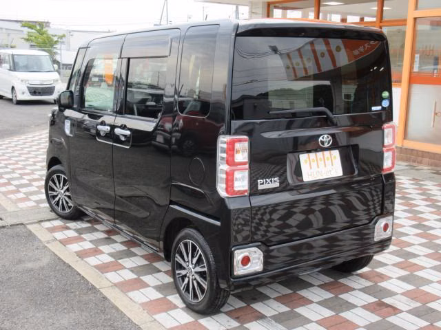 TOYOTA PIXIS MEGA