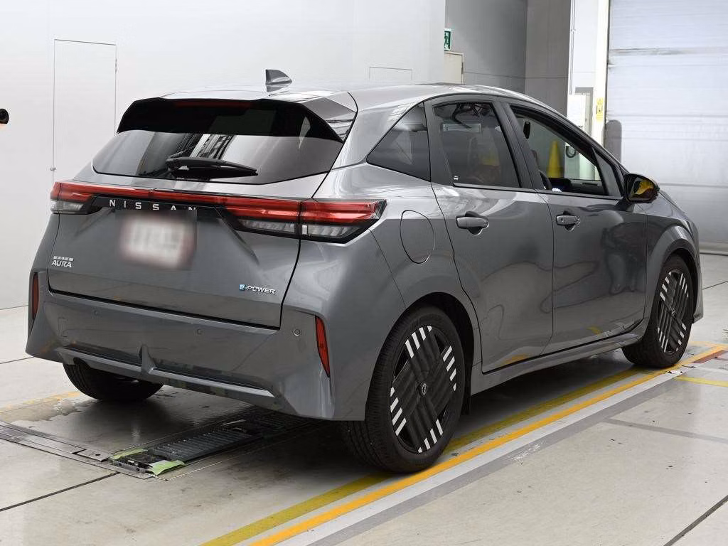 NISSAN AURA