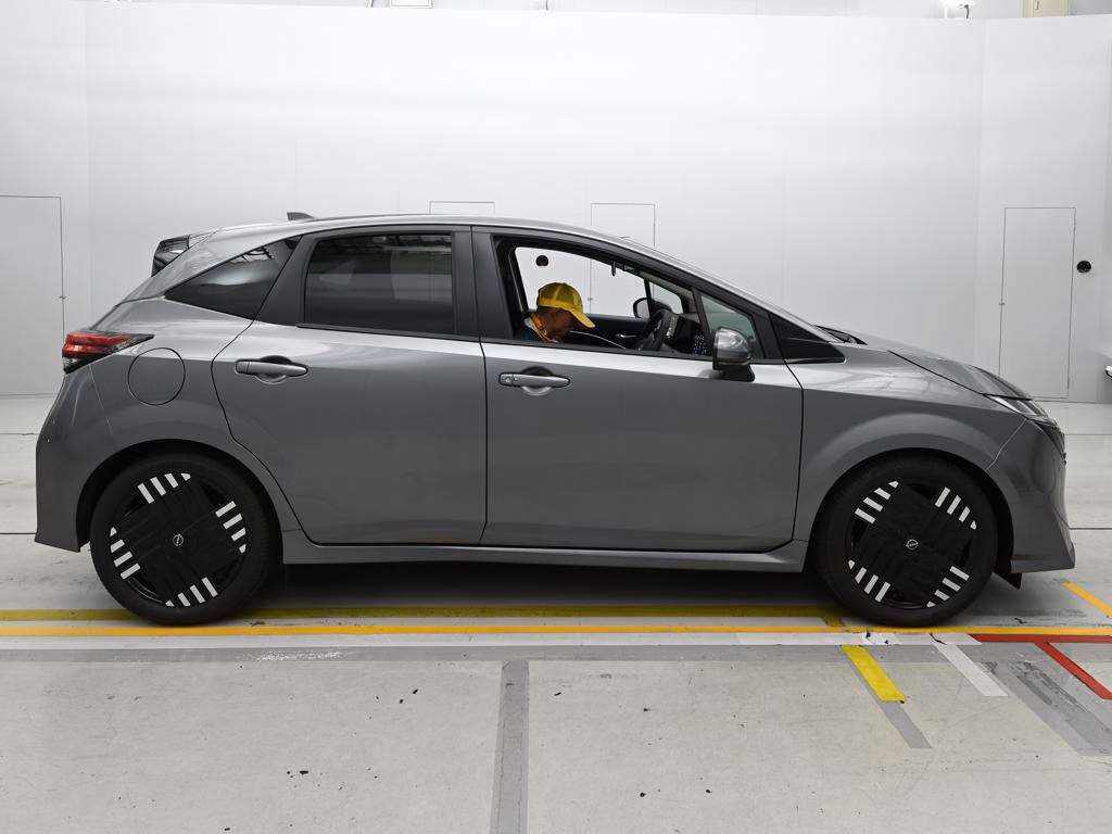 NISSAN AURA