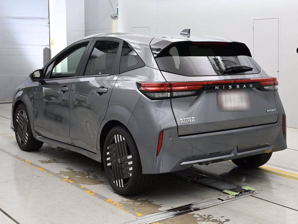 NISSAN AURA