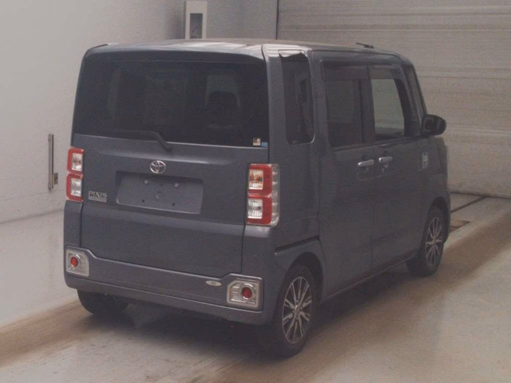 TOYOTA PIXIS MEGA
