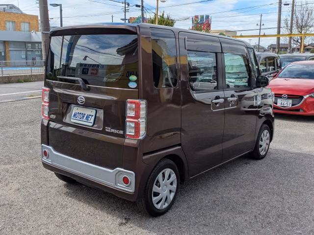 DAIHATSU WAKE