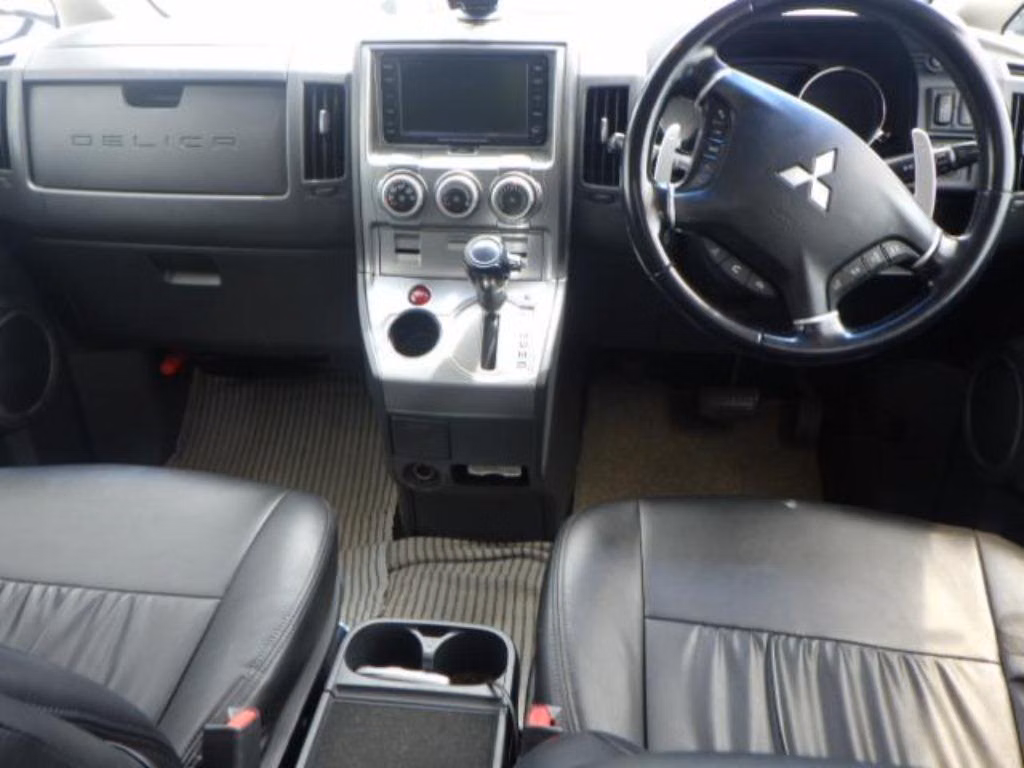 MITSUBISHI DELICA D:5