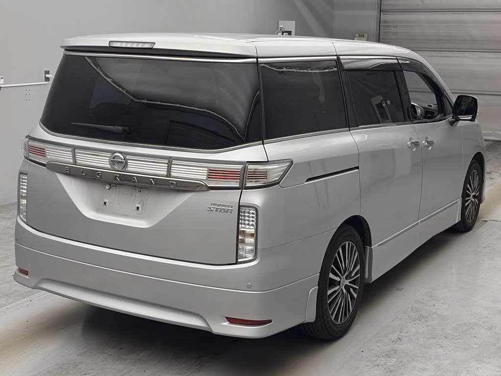 NISSAN ELGRAND