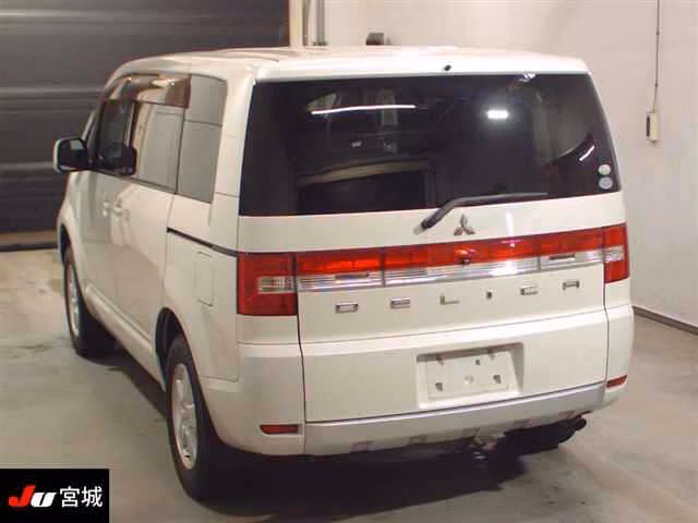 MITSUBISHI DELICA D:5