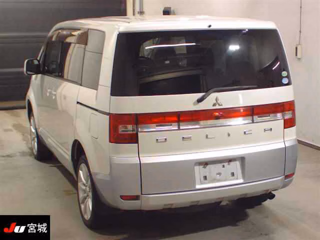 MITSUBISHI DELICA D:5