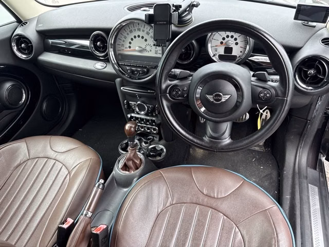 MINI HATCH
