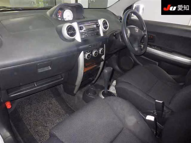 TOYOTA IST