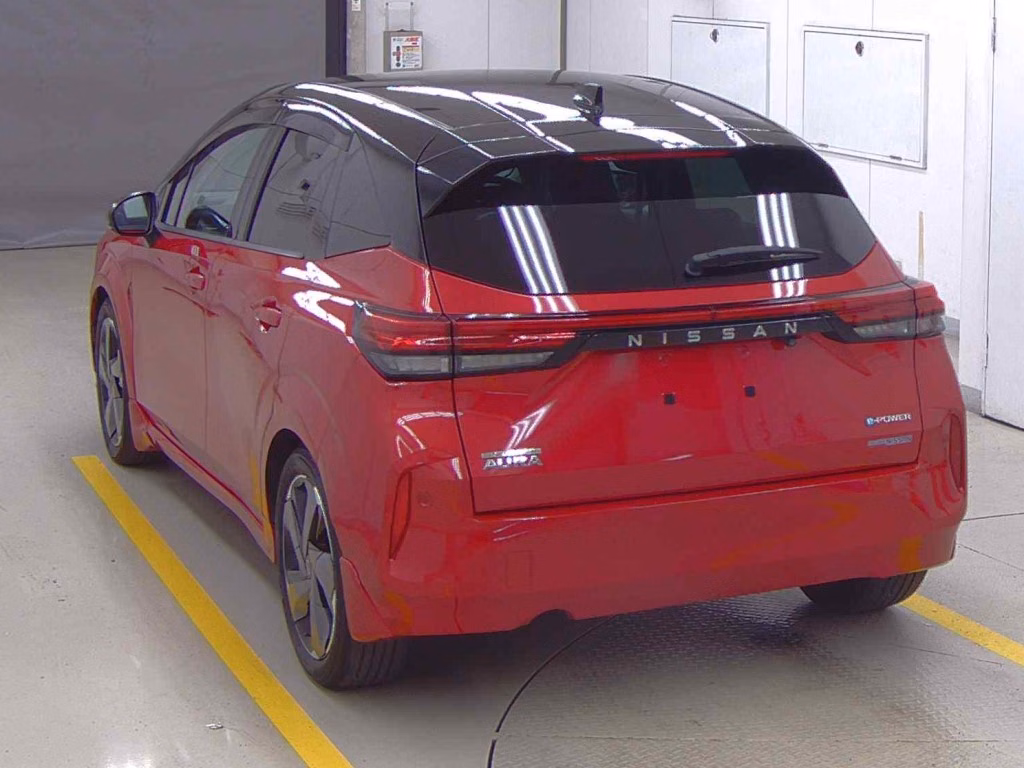 NISSAN AURA