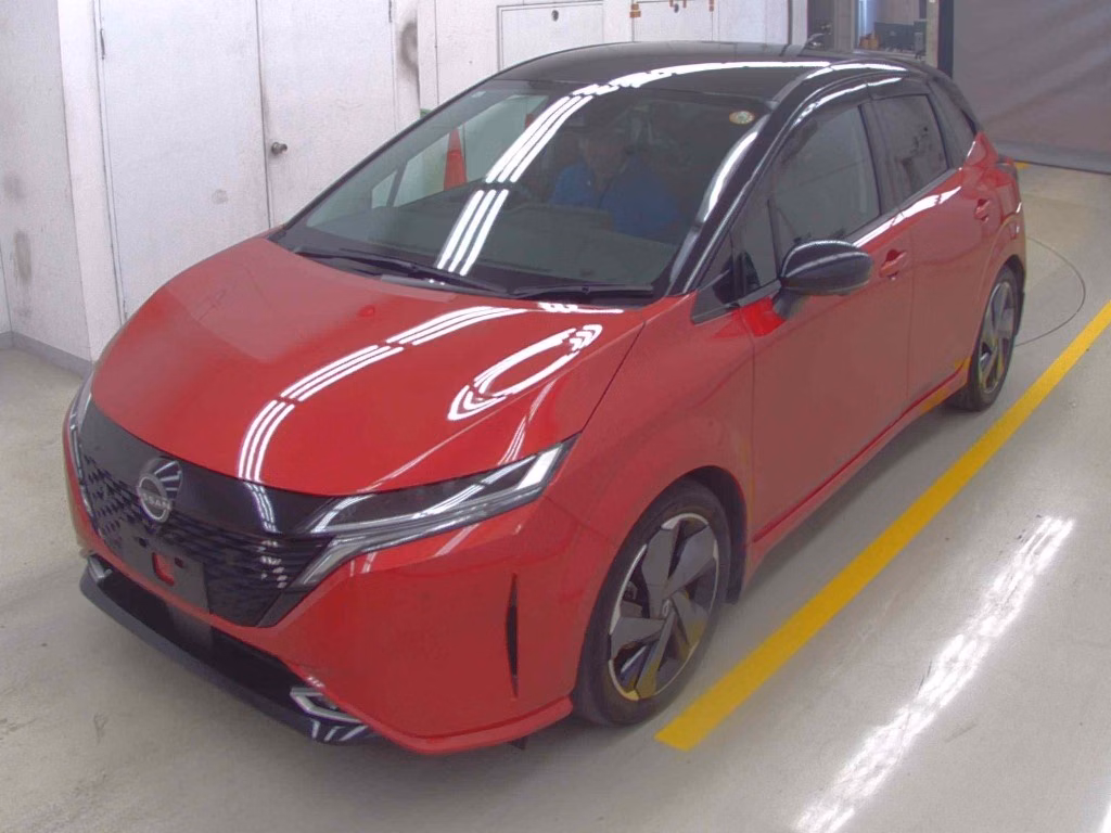 NISSAN AURA