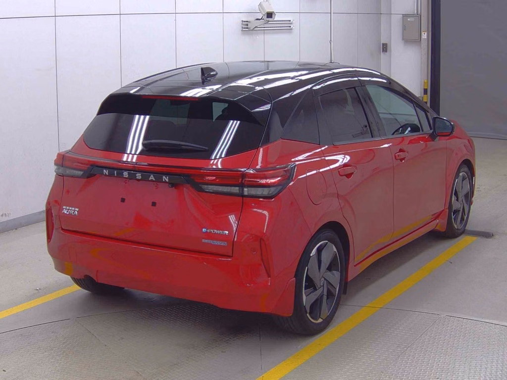 NISSAN AURA