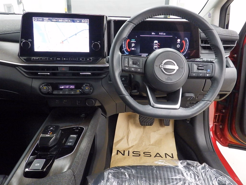 NISSAN AURA